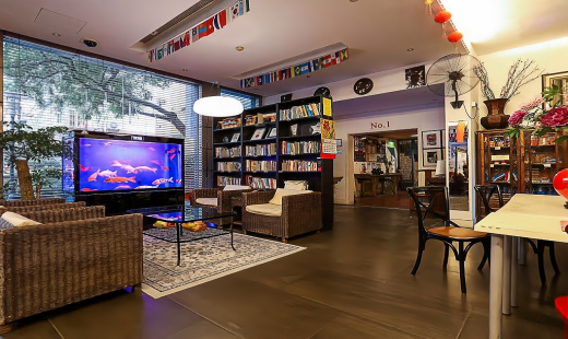 卡曼国际SPC锁扣地板 万里路国际青年连锁适配青年连锁空间实用性